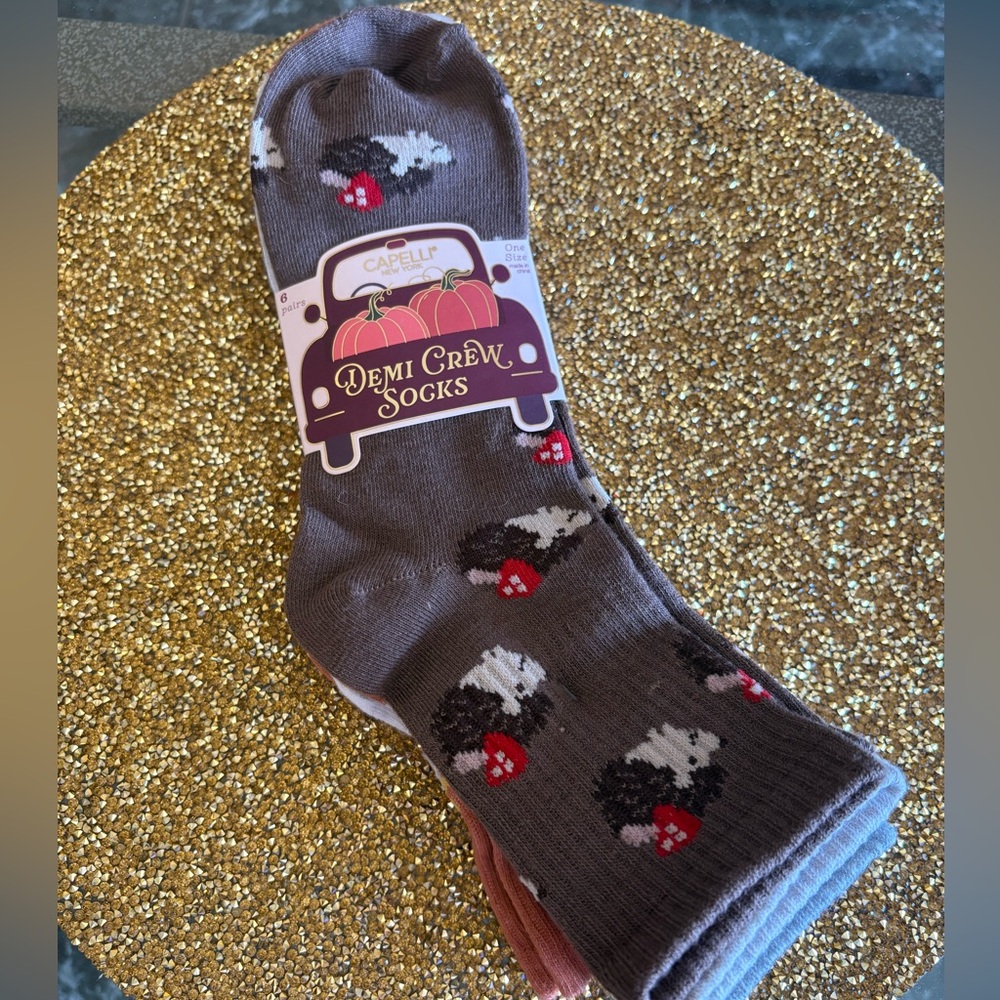 Capelli of New York NWT Multi pack of 6 Crew Socks . OS - Picture 5 of 5